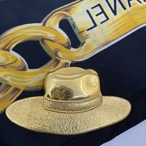 Vintage Gold HAT brooch / pin